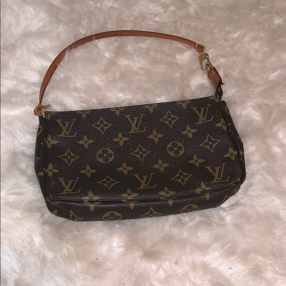 louis vuitton small pochette
